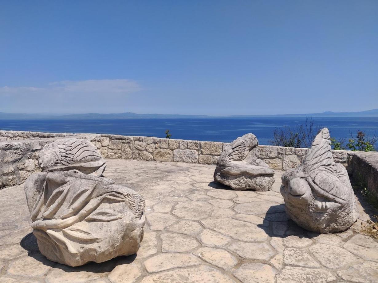 Sivilla Studios Afytos Bagian luar foto
