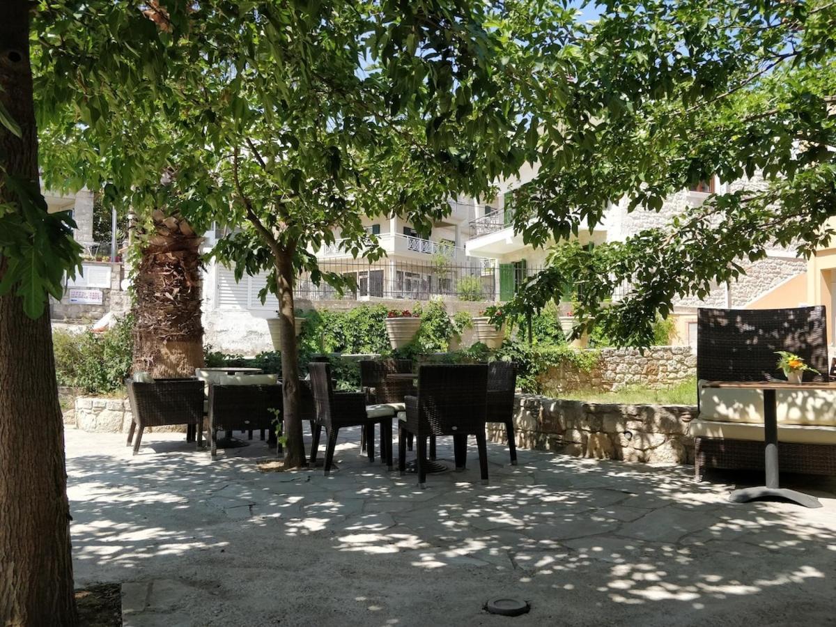 Sivilla Studios Afytos Bagian luar foto